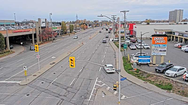 Live camera: St. Laurent at Lemieux