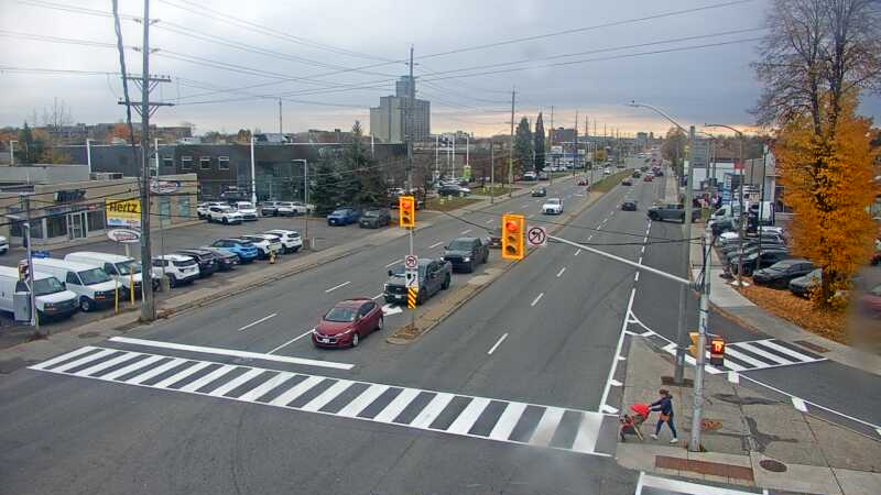 Live camera: St. Laurent at McArthur