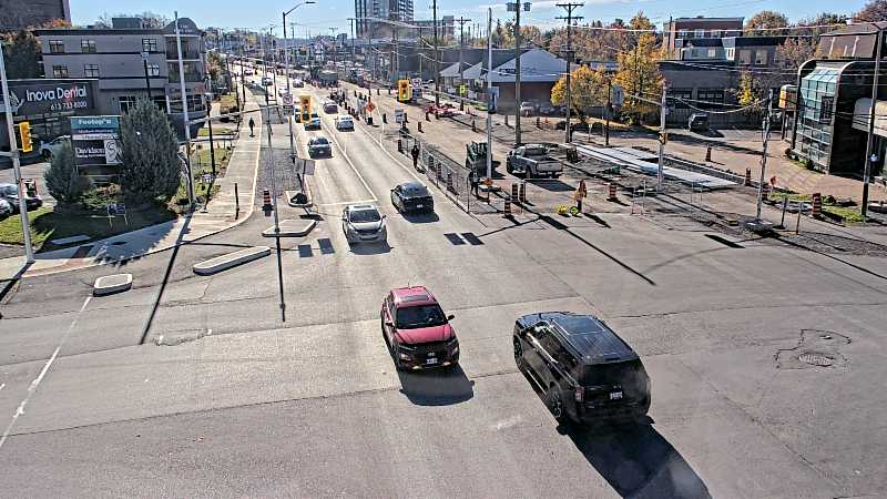 Live camera: Bank and Belanger / Lamira
