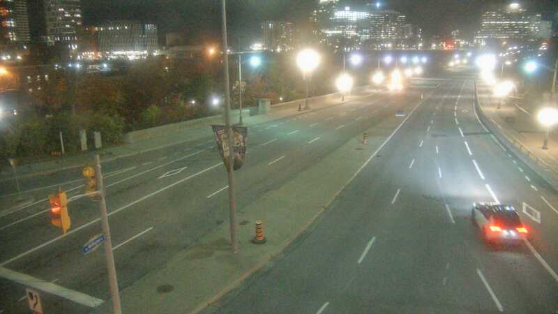 Live camera: Kichi Zībī Mīkan/Wellington & Portage Bridge