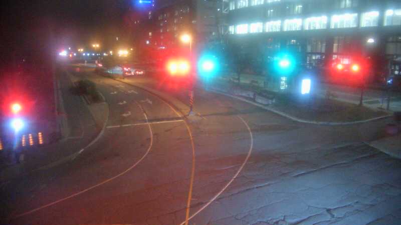 Live camera: Alexandre-Tach&eacute; / Laurier & Eddy (Gatineau end of the Portage Bridge)